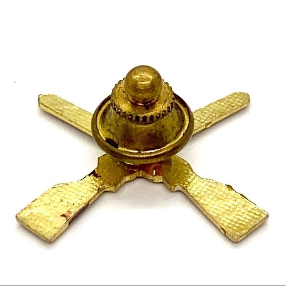 Crossed Rifles Pin, lapel pin, vest, hat, jacket pin. Army country hunti… - Picture 2 of 3